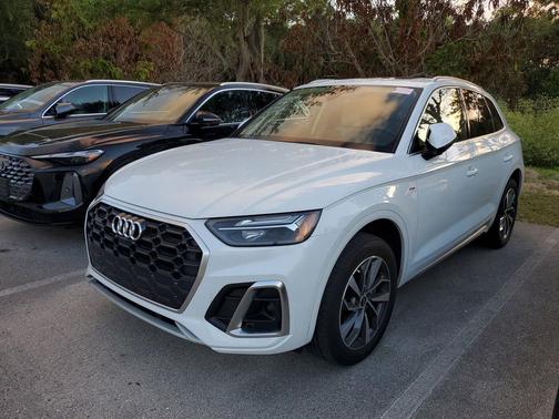 Glacier White Metallic 2023 Audi Q5 45 S line Premium Plus