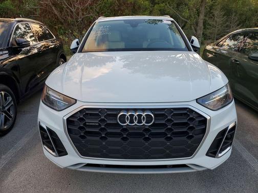 Glacier White Metallic 2023 Audi Q5 45 S line Premium Plus