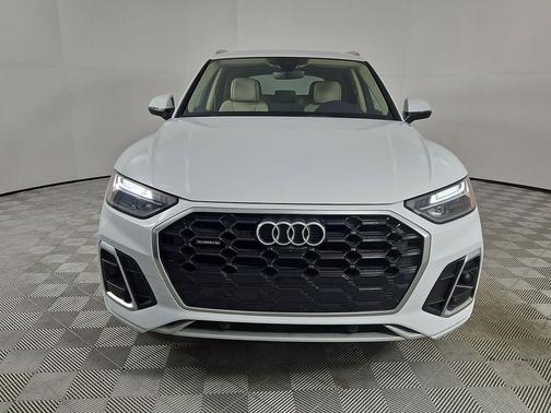 Glacier White Metallic 2023 Audi Q5 45 S line Premium Plus