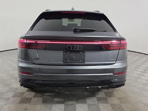 Daytona Gray Pearl 2025 Audi Q8 55 Premium Plus