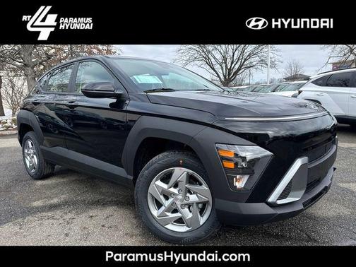 Abyss Black Pearl 2026 Hyundai KONA SE