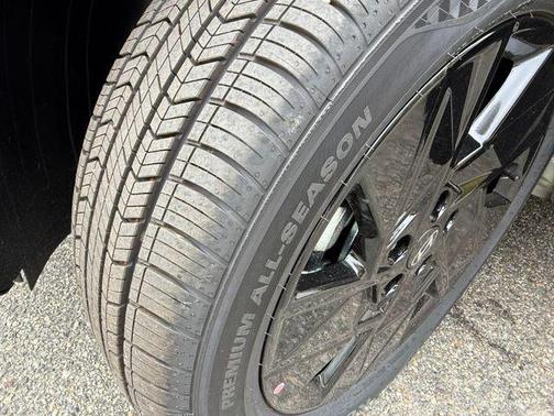Abyss Black Pearl 2026 Hyundai KONA SEL Sport