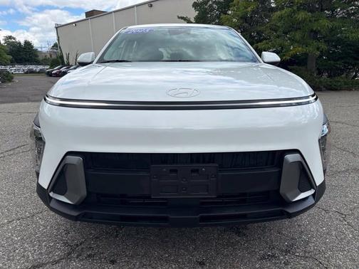 Atlas White 2025 Hyundai KONA SE