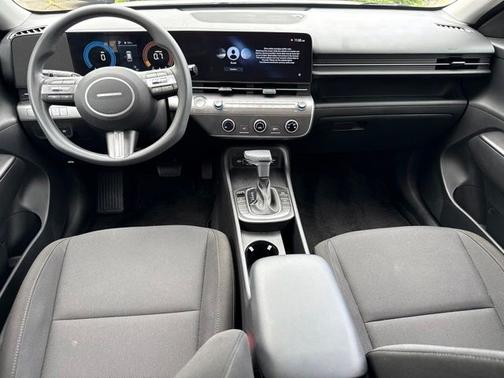 Atlas White 2025 Hyundai KONA SE