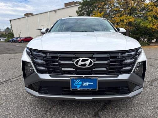 White Pearl 2026 Hyundai TUCSON SE