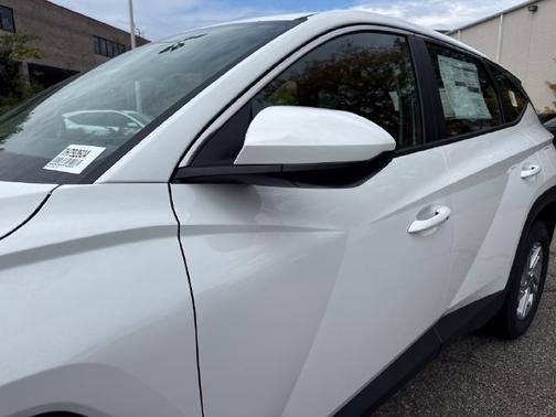 White Pearl 2026 Hyundai TUCSON SE