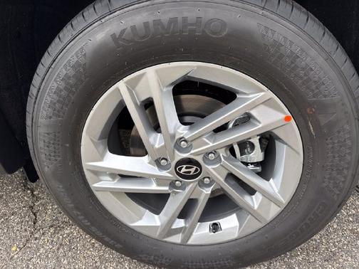 White Pearl 2026 Hyundai TUCSON SE