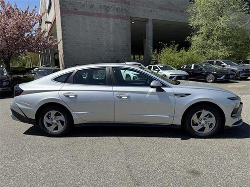 2025 Hyundai SONATA SE