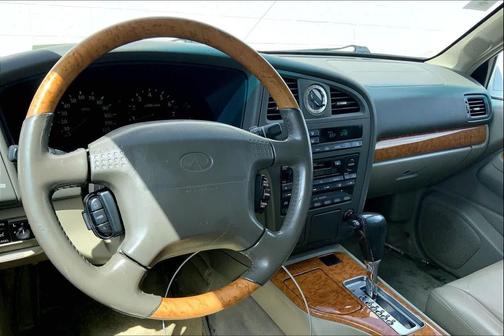 2001 INFINITI QX4 Luxury