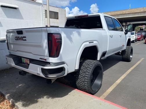 2025 GMC Sierra 2500 AT4