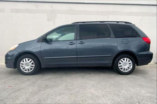 2010 Toyota Sienna LE