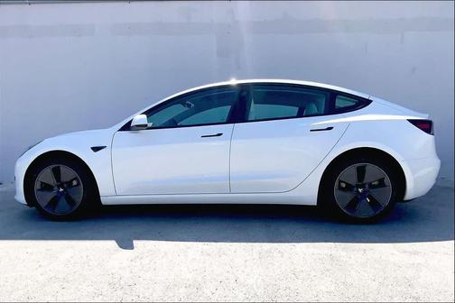 Pearl White Multi-Coat 2023 Tesla Model 3 Standard Range