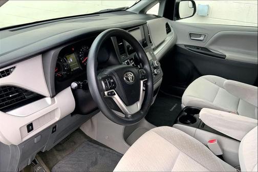 2016 Toyota Sienna LE