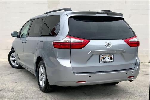 2016 Toyota Sienna LE