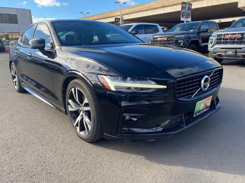 2021 Volvo S60 T5 R-Design