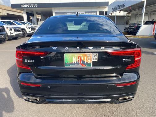 2021 Volvo S60 T5 R-Design