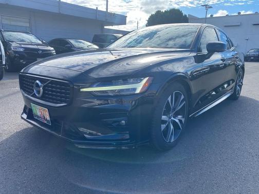 2021 Volvo S60 T5 R-Design