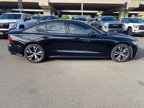 2021 Volvo S60 T5 R-Design