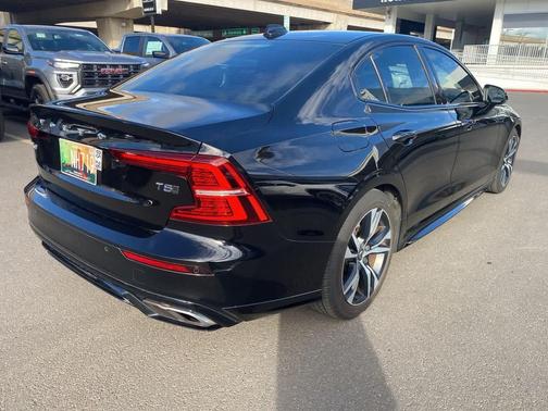 2021 Volvo S60 T5 R-Design
