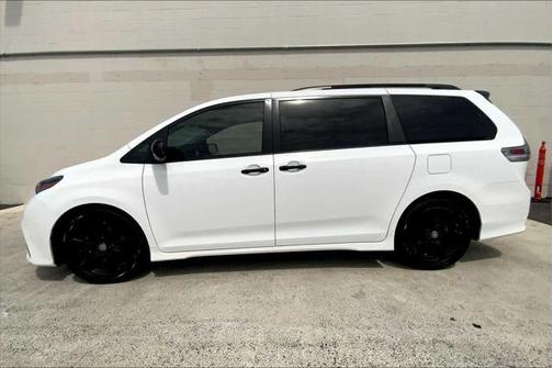 2020 Toyota Sienna SE