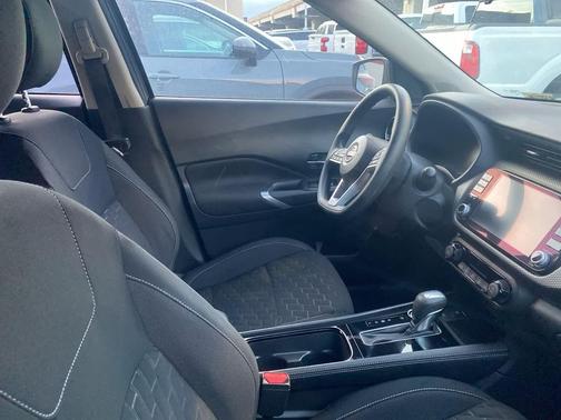 2022 Nissan Kicks SV
