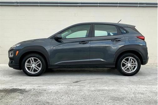 Photo 4 of 30 of 2019 Hyundai Kona SE