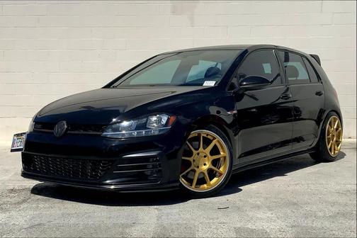 Deep Black Pearl Metallic 2018 Volkswagen Golf GTI 2.0T S 4-Door