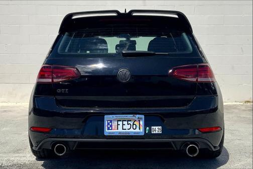 Deep Black Pearl Metallic 2018 Volkswagen Golf GTI 2.0T S 4-Door