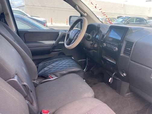 2013 Nissan Titan SV