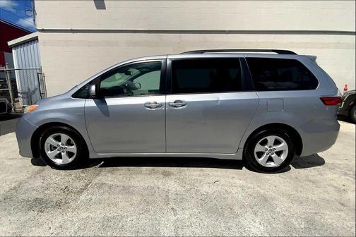 2018 Toyota Sienna LE