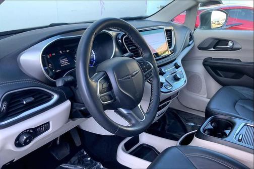 2022 Chrysler Pacifica Hybrid Touring L