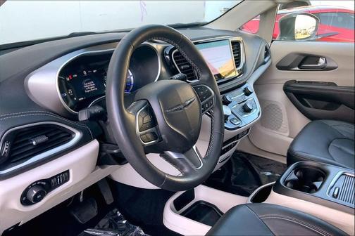 2022 Chrysler Pacifica Hybrid Touring L