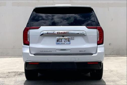 White Frost Tricoat 2021 GMC Yukon SLT
