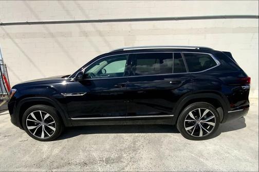 Deep Black Pearl 2024 Volkswagen Atlas 2.0T SEL Premium R-Line 4MOTION