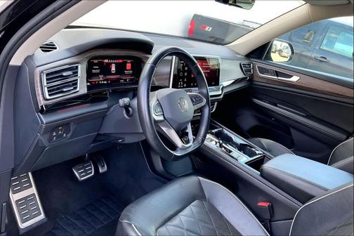 Deep Black Pearl 2024 Volkswagen Atlas 2.0T SEL Premium R-Line 4MOTION