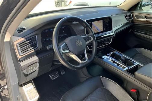 Deep Black Pearl 2024 Volkswagen Atlas 2.0T SEL Premium R-Line 4MOTION