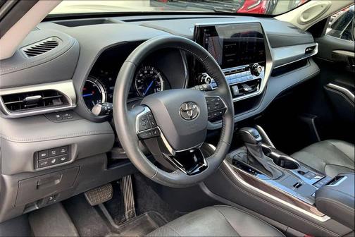 2021 Toyota Highlander Hybrid Platinum