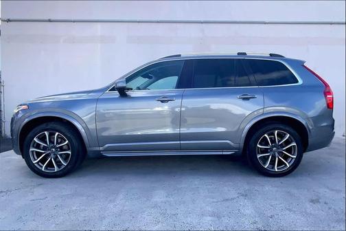 Osmium Grey Metallic 2017 Volvo XC90 T6 Momentum