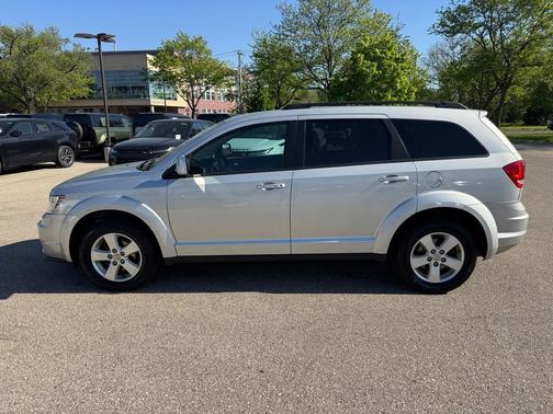 Bright Silver Metallic Clearcoat 2011 Dodge Journey Mainstreet
