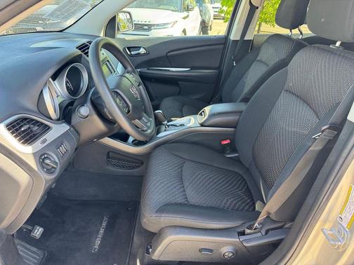 Bright Silver Metallic Clearcoat 2011 Dodge Journey Mainstreet