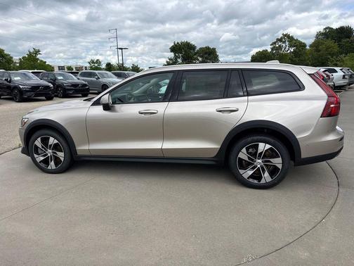 Bright Dusk Metallic 2026 Volvo V60 Cross Country Plus, B5 AWD Gas (mild hybrid)