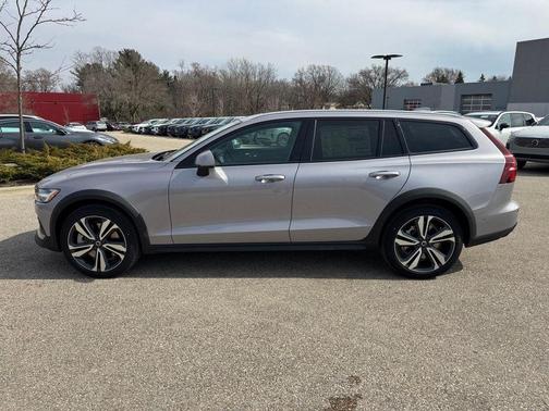 Aurora Silver 2026 Volvo V60 Cross Country Plus, B5 AWD Gas (mild hybrid)