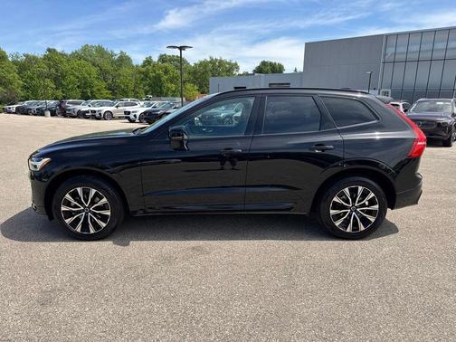 Onyx Black 2025 Volvo XC60 B5 Plus