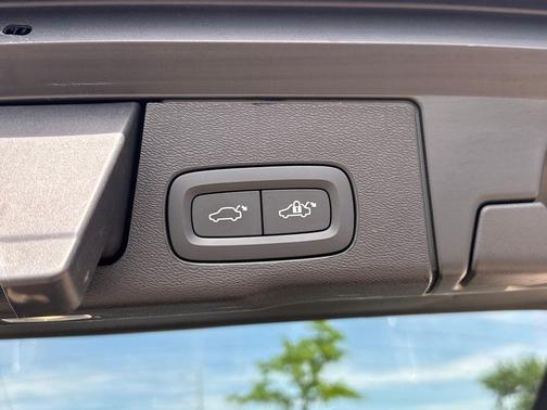 Onyx Black 2025 Volvo XC60 B5 Plus
