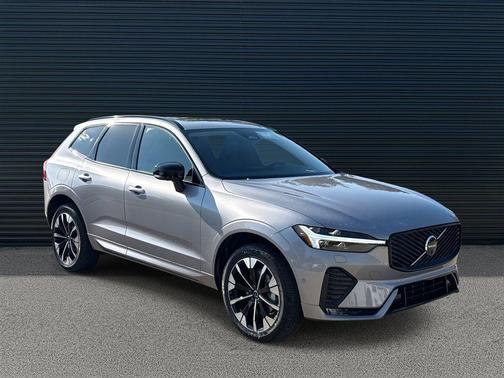 Aurora Silver 2026 Volvo XC60 B5 Plus