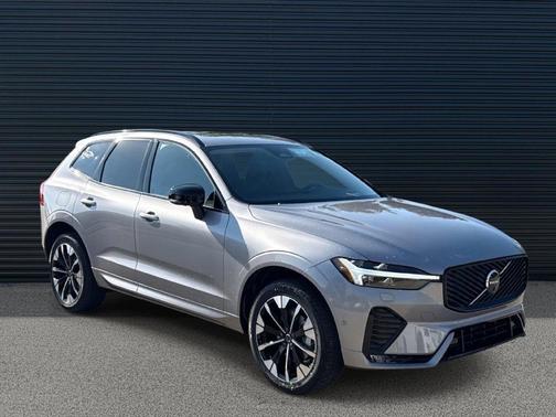 Aurora Silver 2026 Volvo XC60 B5 Plus