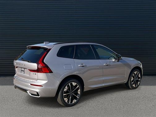 Aurora Silver 2026 Volvo XC60 B5 Plus