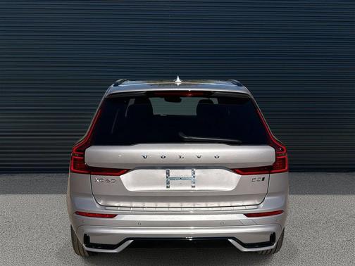 Aurora Silver 2026 Volvo XC60 B5 Plus