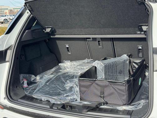 Fuji White 2026 Land Rover Range Rover Evoque S