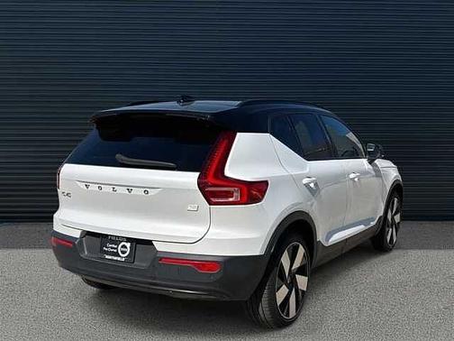 2024 Volvo XC40 Plus